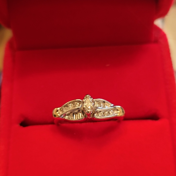 14k Gold Diamond Engagement Ring or Promise Annive - Picture 1 of 7